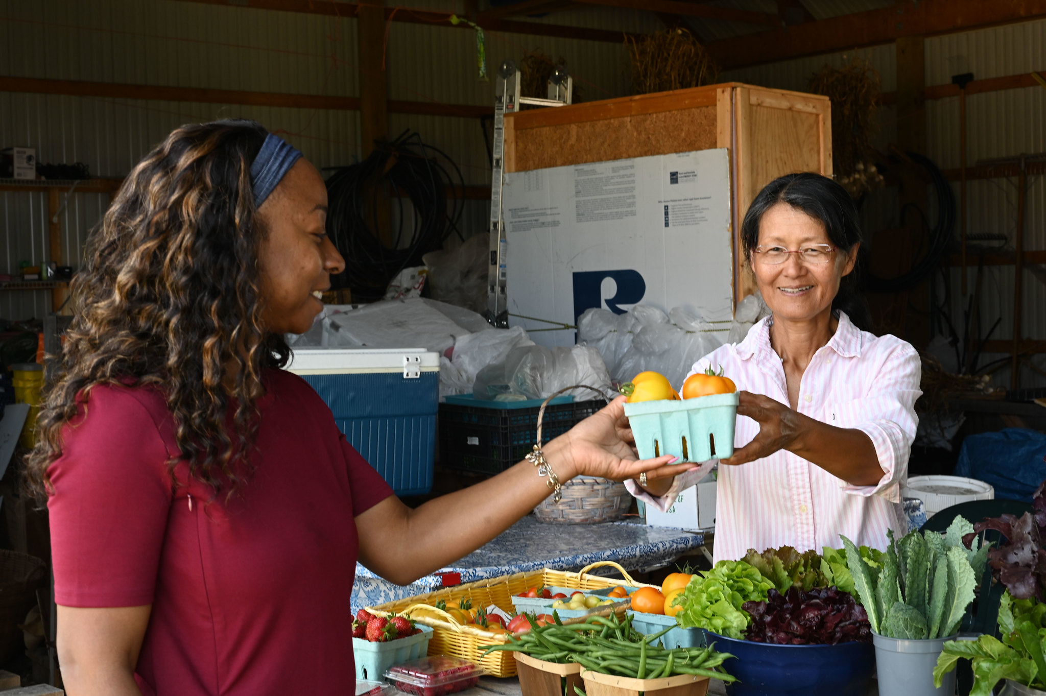 A person selling produce to another person